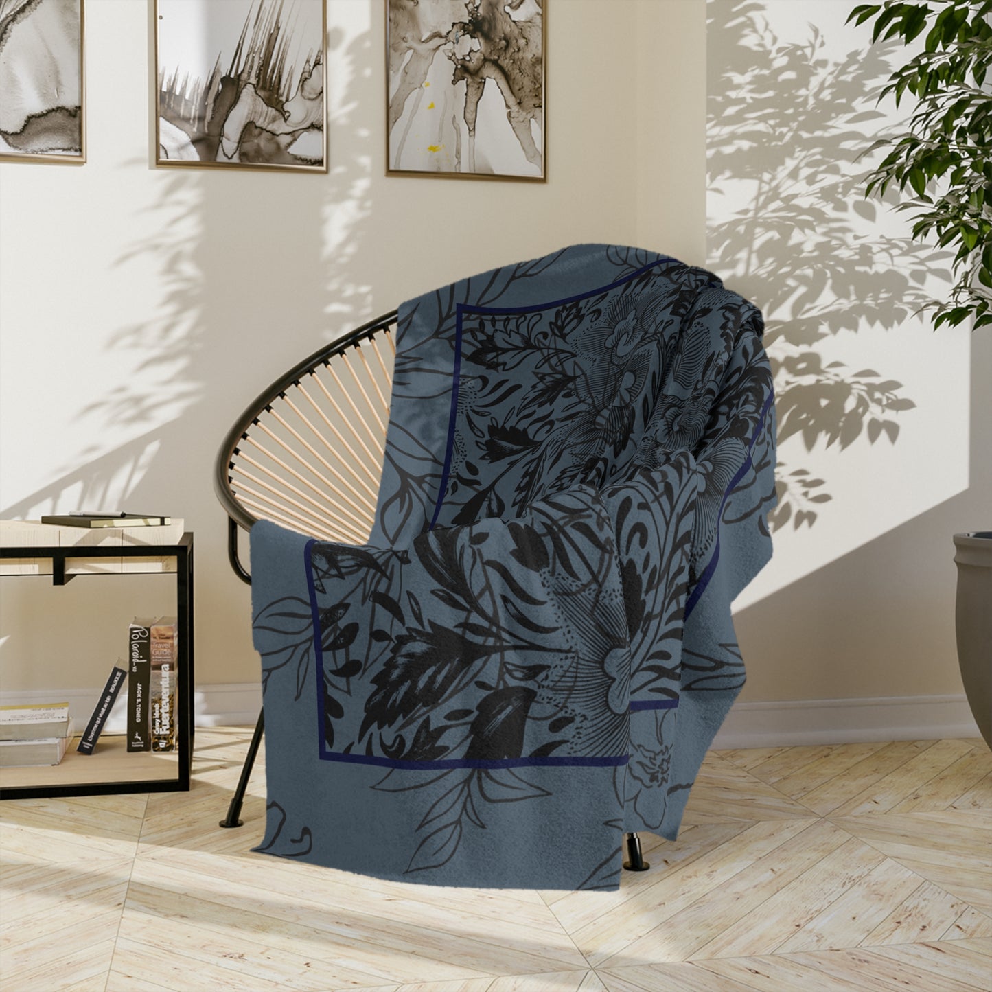 Blue Floral Velveteen Blanket — Plush Microfiber Throw with Vintage Botanical Pattern