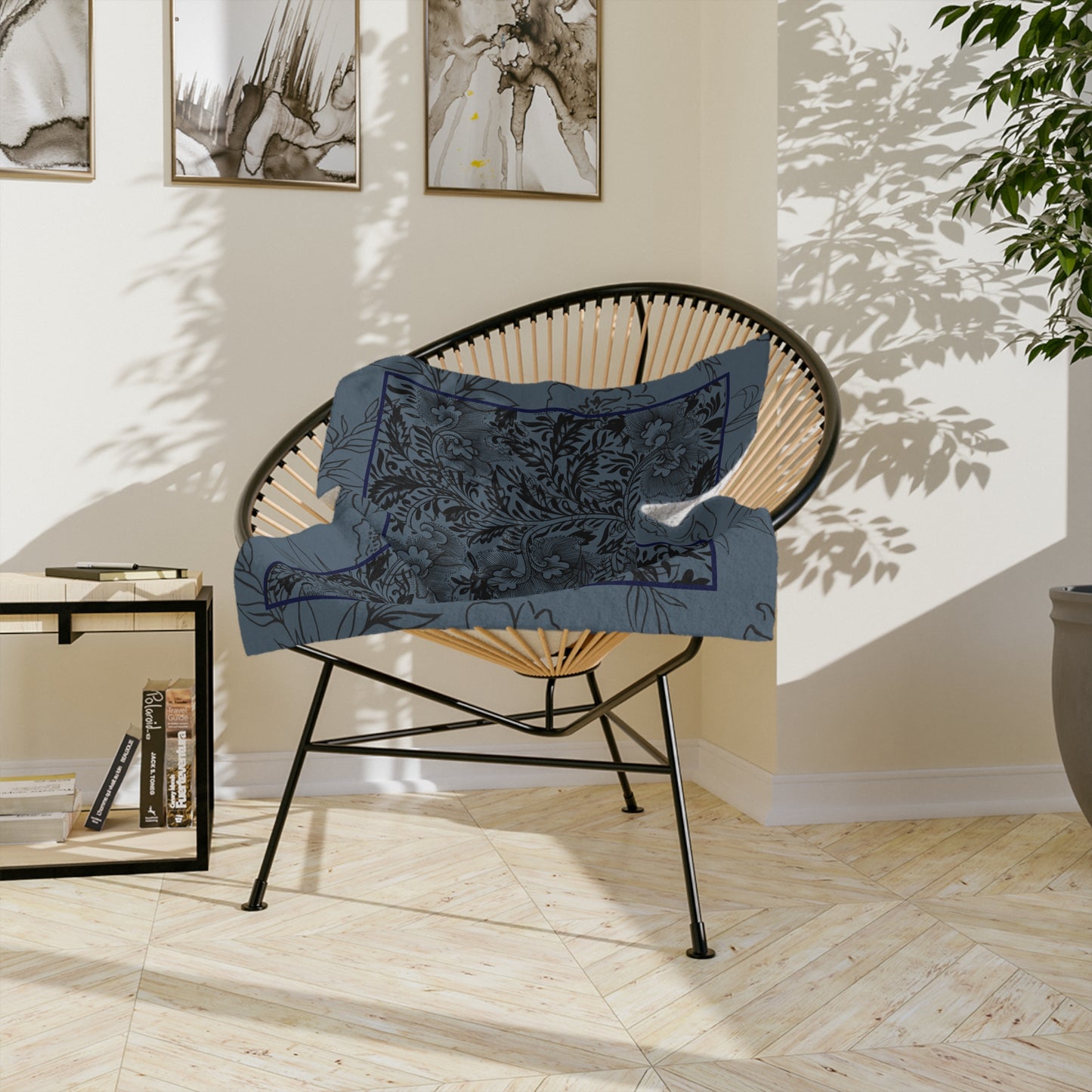 Blue Floral Velveteen Blanket — Plush Microfiber Throw with Vintage Botanical Pattern